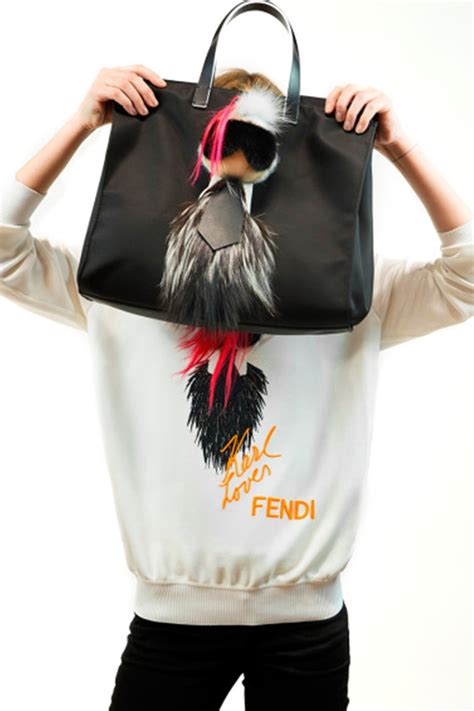 fendi 老佛爷 皮夹克|老佛爷与Fendi的半世纪情谊，一场皮草高定来作证 .